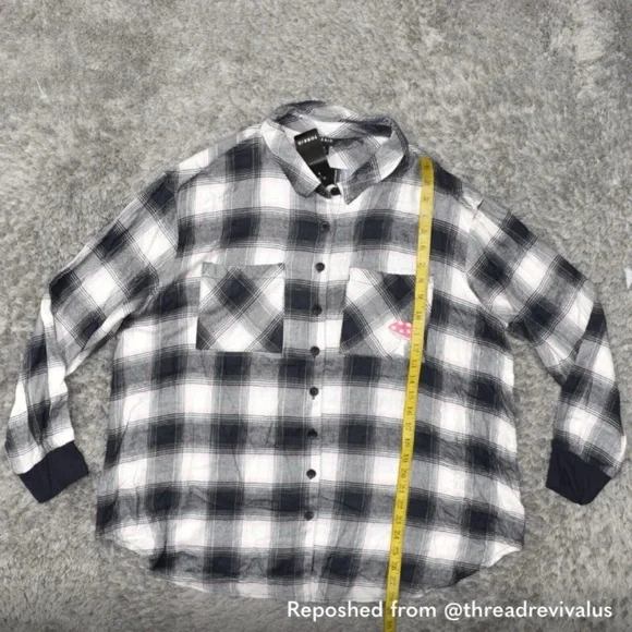 NEW Torrid 1 Flannel Drop Shoulder Button-Front Shirt, Mushroom Pocket, Plaid - Picture 6 of 12